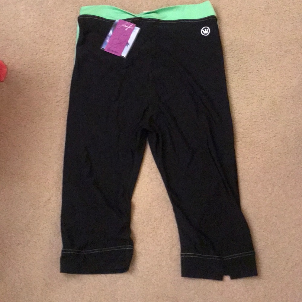 Woman’s leggings 🛍 - Picture 2 of 2
